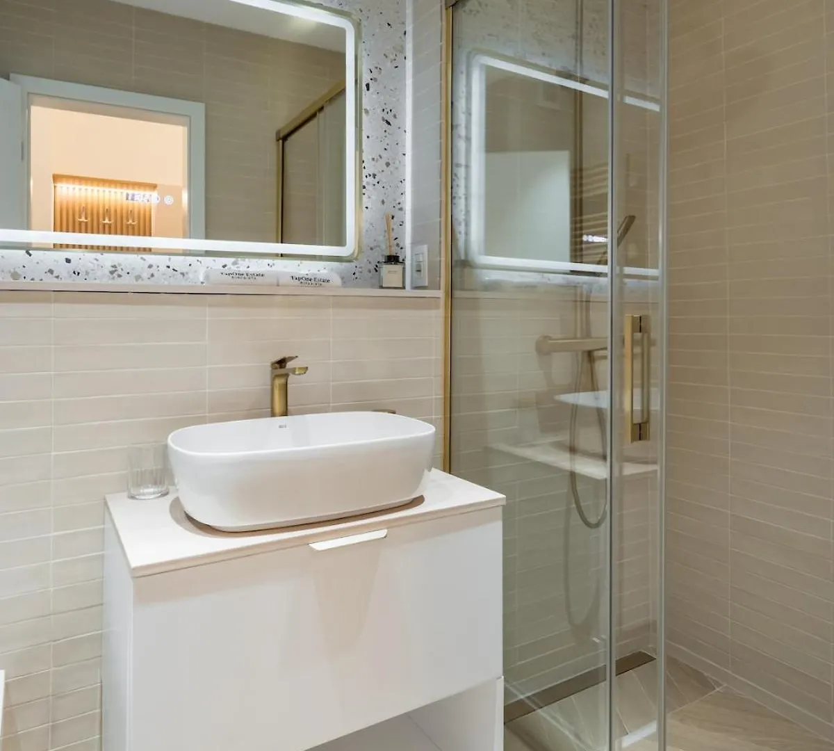 Tapone Burebista - Signature Stay Bükreş 0*,